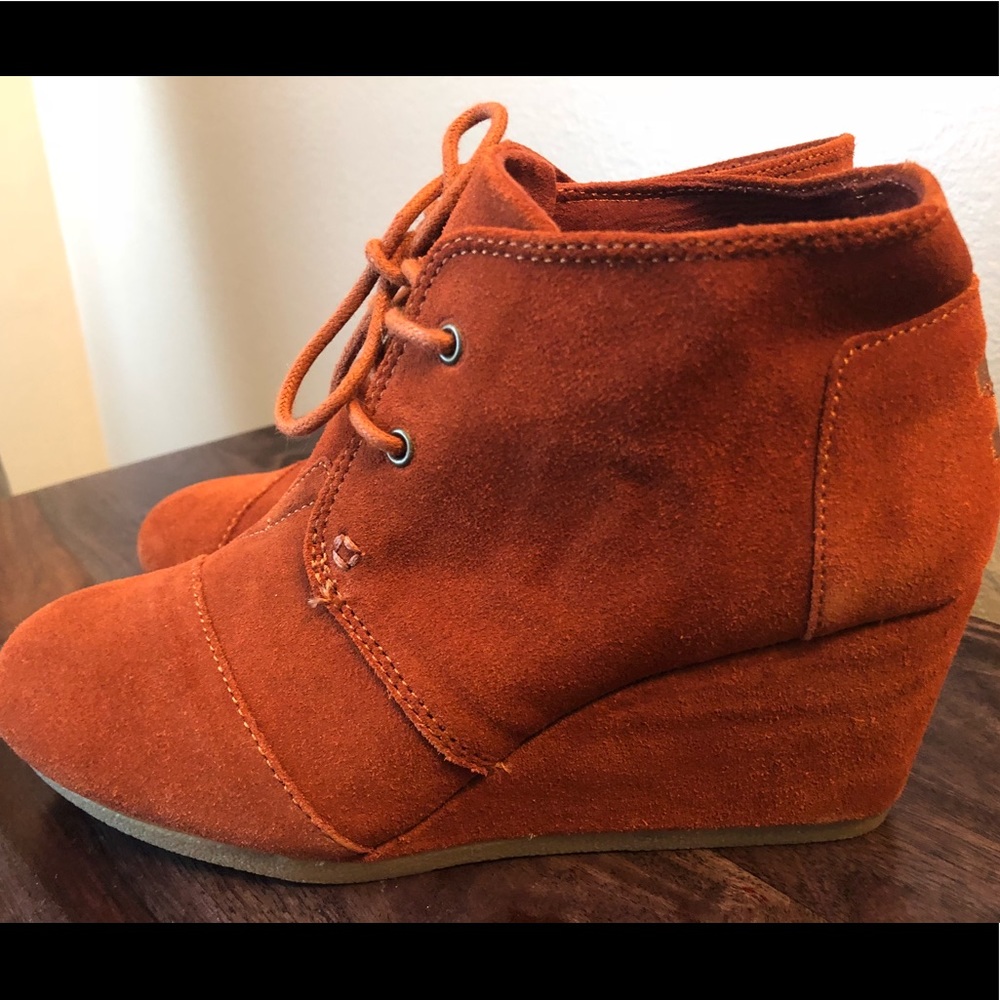 Toms suede wedge bootie cognac